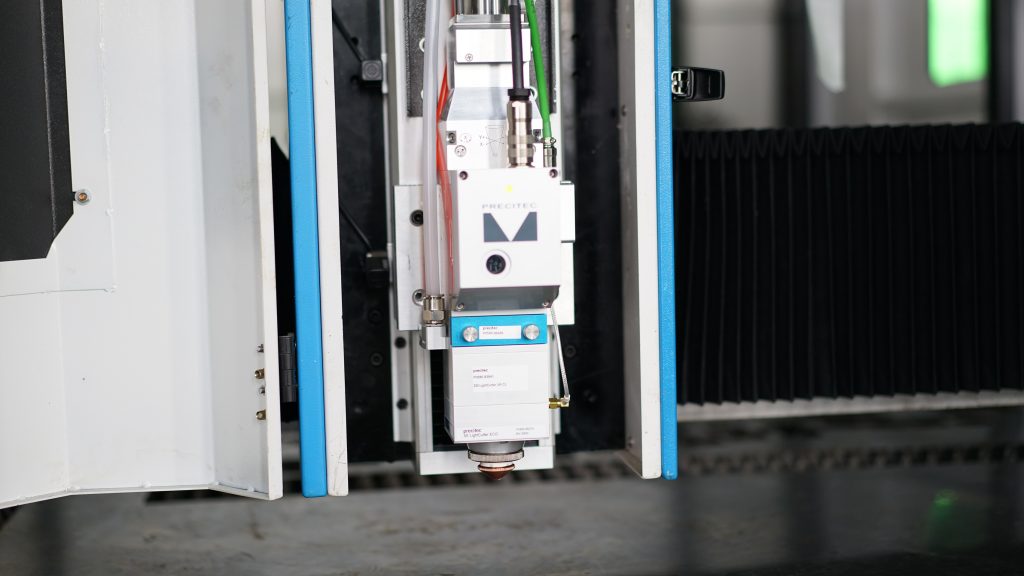 Laserski rezalnik pločevine Stroj za lasersko rezanje vlaken