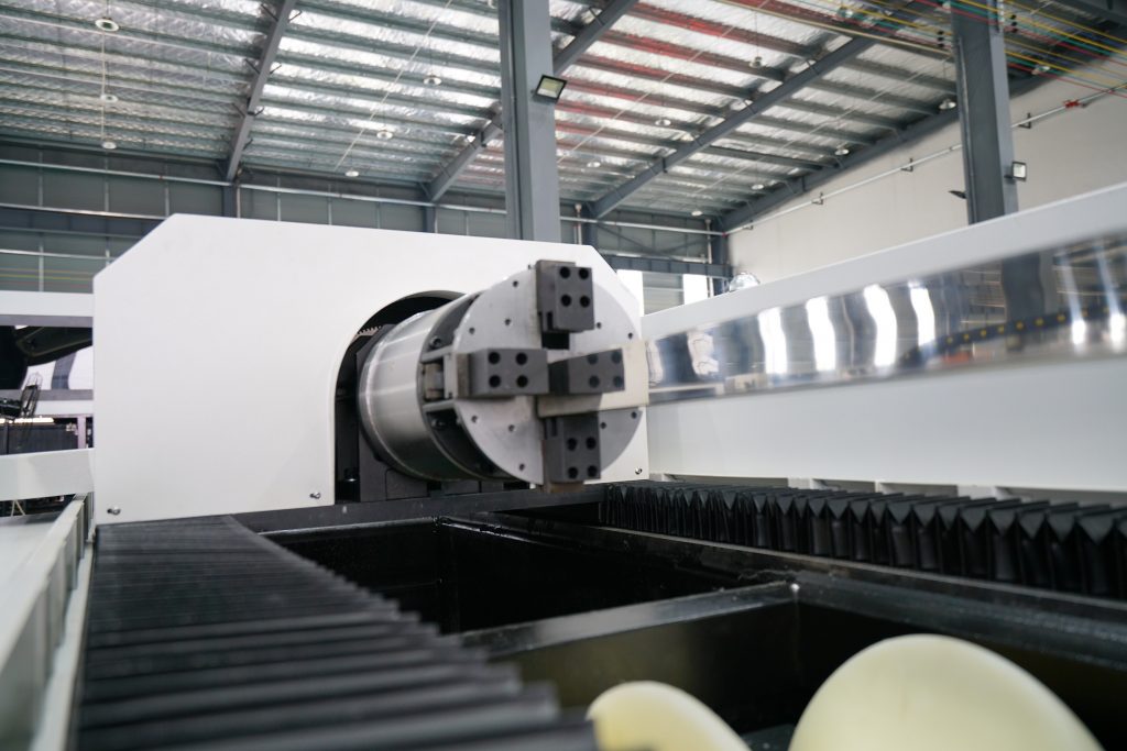 CNC avtomatski laserski rezalnik proizvajalec kvadratni okrogel ss ms gi kovinsko železo iz nerjavečega jekla stroj za lasersko rezanje cevi iz vlaken