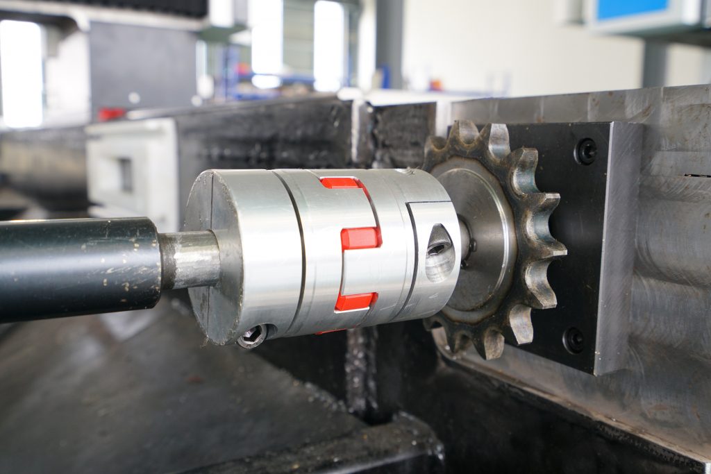kovinski cnc laserski rezalnik z vlakni laserski rezalni stroj za železno jekleno aluminijasto bakreno ploščo