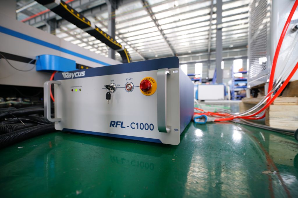 Raymax 4000w boljša cena cnc stroj za lasersko rezanje kovinskih vlaken